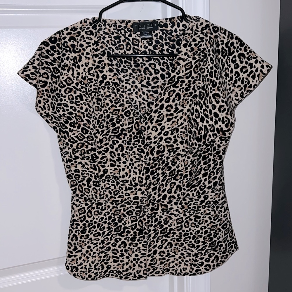 Fitted cheetah print dress shirt
